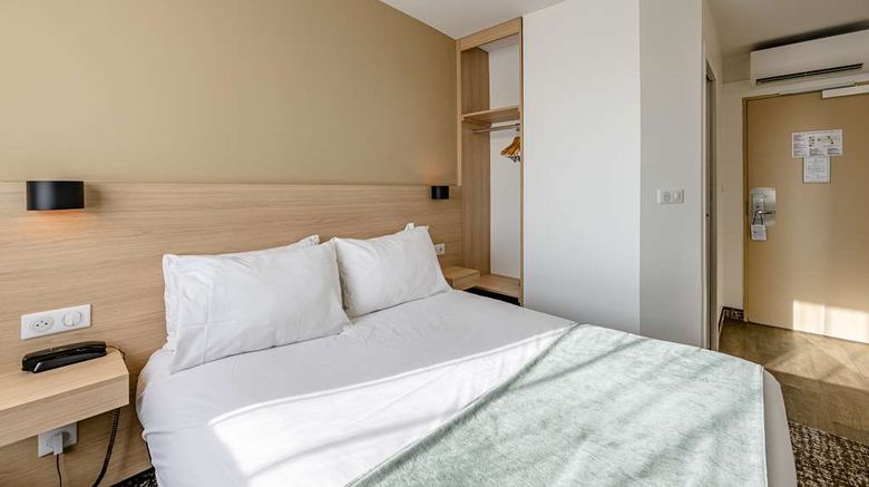<b>Sure Hotel by Best Western Bordeaux Lac Room</b>. Images powered by <a href="https://iceportal.shijigroup.com/" title="IcePortal" target="_blank">IcePortal</a>.