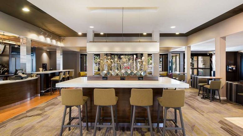 <b>Sonesta Select Huntington Beach Restaurant</b>. Images powered by <a href="https://iceportal.shijigroup.com/" title="IcePortal" target="_blank">IcePortal</a>.