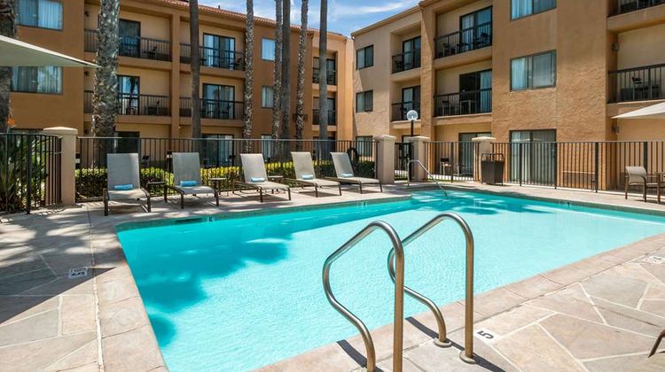 Sonesta Select Huntington Beach Pool