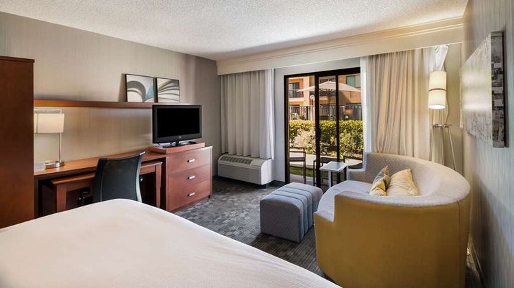 Sonesta Select Huntington Beach Room