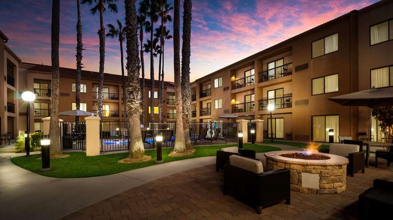 Sonesta Select Huntington Beach Exterior. Images powered by <a href="https://iceportal.shijigroup.com" target="_blank" rel="noopener">Ice Portal</a>.