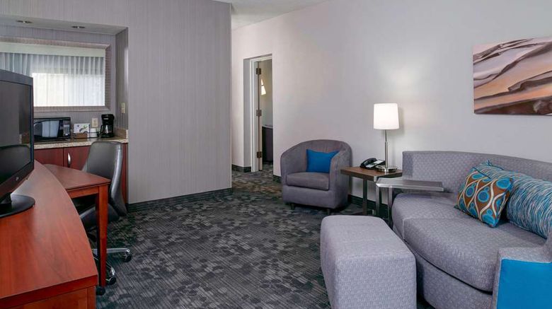 <b>Sonesta Select Kansas City Airport Suite</b>. Images powered by <a href="https://iceportal.shijigroup.com/" title="IcePortal" target="_blank">IcePortal</a>.