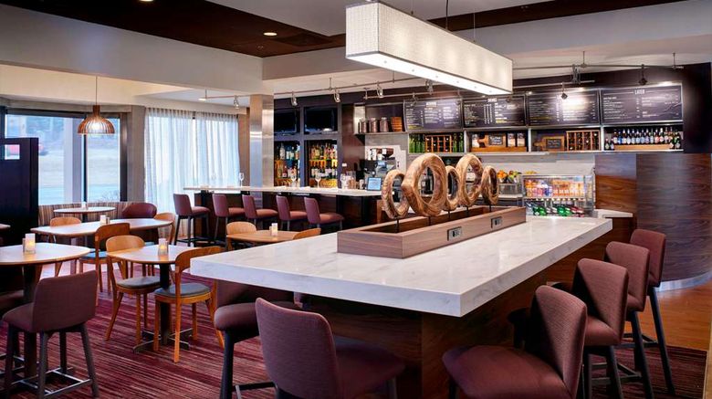 <b>Sonesta Select Kansas City Airport Restaurant</b>. Images powered by <a href="https://iceportal.shijigroup.com/" title="IcePortal" target="_blank">IcePortal</a>.