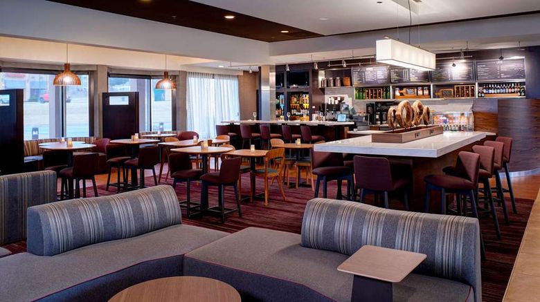 <b>Sonesta Select Kansas City Airport Restaurant</b>. Images powered by <a href="https://iceportal.shijigroup.com/" title="IcePortal" target="_blank">IcePortal</a>.