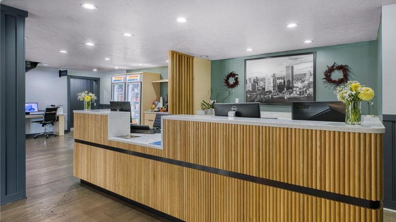 <b>Best Western Portland West Beaverton Lobby</b>. Images powered by <a href="https://iceportal.shijigroup.com/" title="IcePortal" target="_blank">IcePortal</a>.