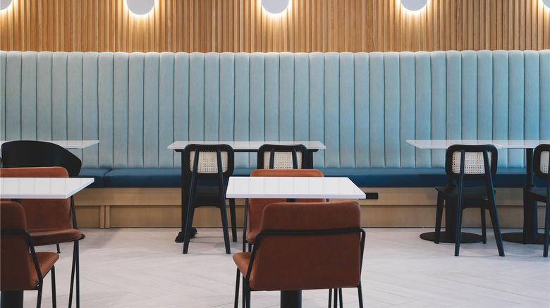<b>Hampton by Hilton Grand Cayman Restaurant</b>. Images powered by <a href="https://iceportal.shijigroup.com/" title="IcePortal" target="_blank">IcePortal</a>.