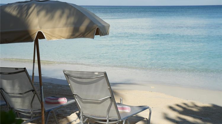 Hampton by Hilton Grand Cayman Beach