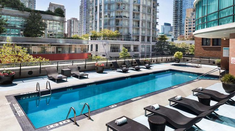 <b>Hilton Vancouver Downtown Pool</b>. Images powered by <a href="https://iceportal.shijigroup.com/" title="IcePortal" target="_blank">IcePortal</a>.