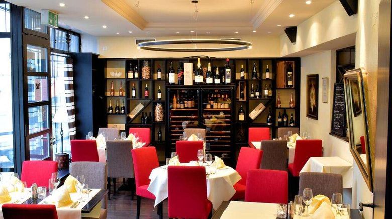 <b>Romantik Hotel & Taverne Schwan Horgen Restaurant</b>. Images powered by <a href="https://iceportal.shijigroup.com/" title="IcePortal" target="_blank">IcePortal</a>.