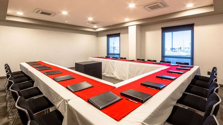 <b>Comfort Inn Delicias Meeting</b>. Images powered by <a href="https://iceportal.shijigroup.com/" title="IcePortal" target="_blank">IcePortal</a>.