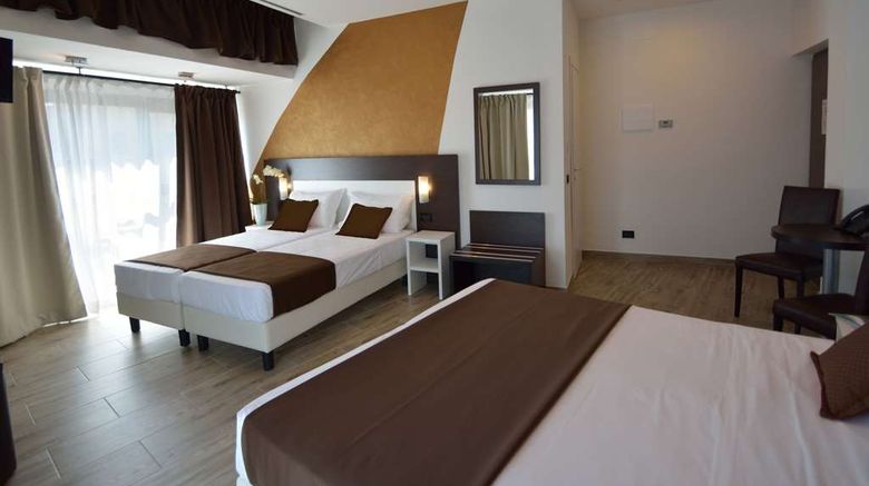 <b>Hotel Luxor Florence Suite</b>. Images powered by <a href="https://iceportal.shijigroup.com/" title="IcePortal" target="_blank">IcePortal</a>.