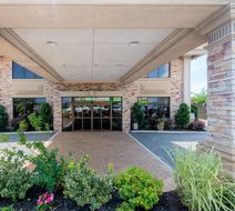 Five Towns Motor Inn Exterior