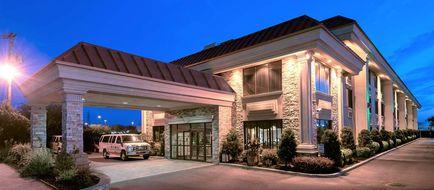 Five Towns Motor Inn Exterior