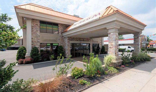Five Towns Motor Inn Exterior
