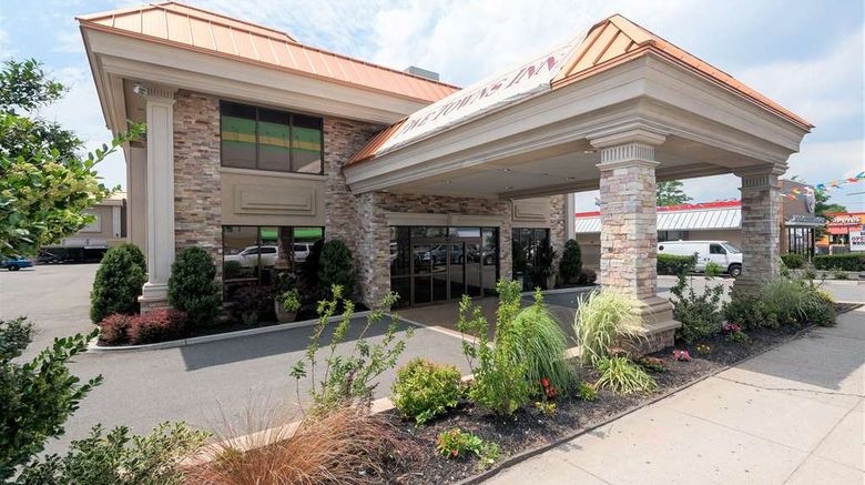 <b>Five Towns Motor Inn Exterior</b>. Images powered by <a href="https://iceportal.shijigroup.com/" title="IcePortal" target="_blank">IcePortal</a>.