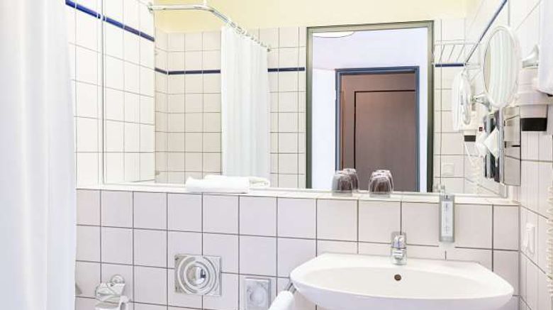 <b>Victor's Residenz-Hotel Gummersbach Room</b>. Images powered by <a href="https://iceportal.shijigroup.com/" title="IcePortal" target="_blank">IcePortal</a>.