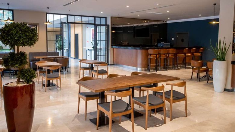 <b>Ramada by Wyndham Izmir Aliaga Restaurant</b>. Images powered by <a href="https://iceportal.shijigroup.com/" title="IcePortal" target="_blank">IcePortal</a>.