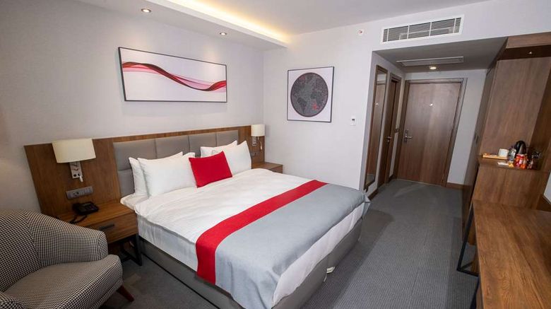 <b>Ramada by Wyndham Izmir Aliaga Room</b>. Images powered by <a href="https://iceportal.shijigroup.com/" title="IcePortal" target="_blank">IcePortal</a>.