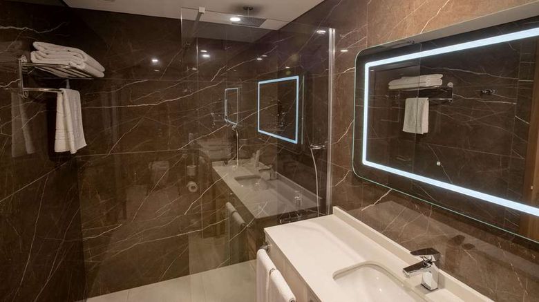 <b>Ramada by Wyndham Izmir Aliaga Room</b>. Images powered by <a href="https://iceportal.shijigroup.com/" title="IcePortal" target="_blank">IcePortal</a>.