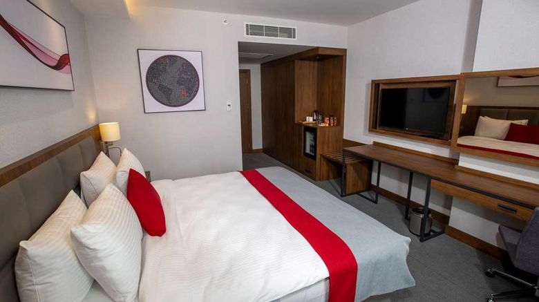 <b>Ramada by Wyndham Izmir Aliaga Room</b>. Images powered by <a href="https://iceportal.shijigroup.com/" title="IcePortal" target="_blank">IcePortal</a>.