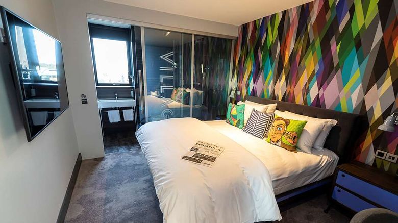 <b>Village Hotel Southampton Eastleigh Room</b>. Images powered by <a href="https://iceportal.shijigroup.com/" title="IcePortal" target="_blank">IcePortal</a>.