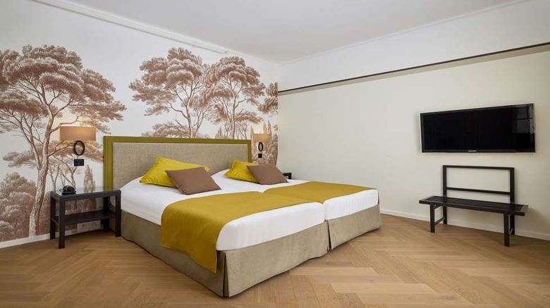 <b>Victoria Hotel Suite</b>. Images powered by <a href="https://iceportal.shijigroup.com/" title="IcePortal" target="_blank">IcePortal</a>.