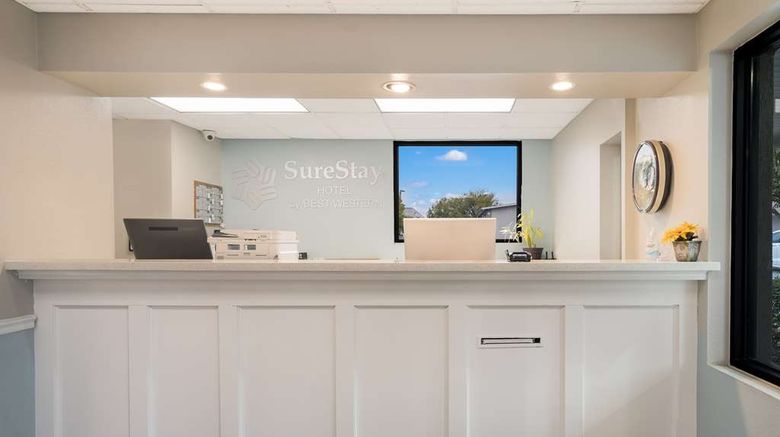 <b>SureStay Hotel by BW Columbus Downtown Lobby</b>. Images powered by <a href="https://iceportal.shijigroup.com/" title="IcePortal" target="_blank">IcePortal</a>.