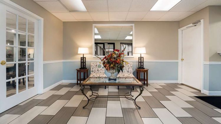 SureStay Hotel by BW Columbus Downtown Lobby