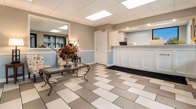 <b>SureStay Hotel by BW Columbus Downtown Lobby</b>. Images powered by <a href="https://iceportal.shijigroup.com/" title="IcePortal" target="_blank">IcePortal</a>.