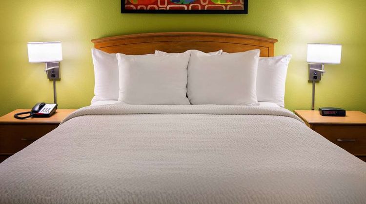 Sonesta Simply Suites Phoenix Scottsdale Suite
