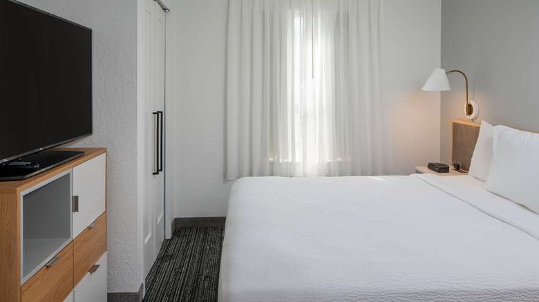 <b>Sonesta Simply Suites Falls Church Suite</b>. Images powered by <a href="https://iceportal.shijigroup.com/" title="IcePortal" target="_blank">IcePortal</a>.