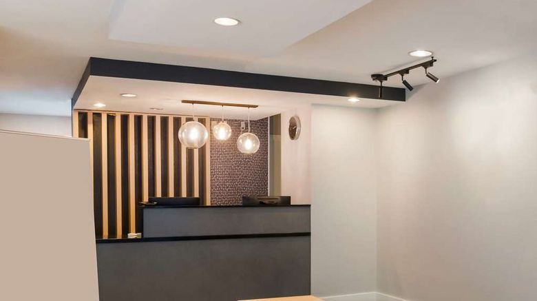 <b>Sonesta Simply Suites Falls Church Lobby</b>. Images powered by <a href="https://iceportal.shijigroup.com/" title="IcePortal" target="_blank">IcePortal</a>.