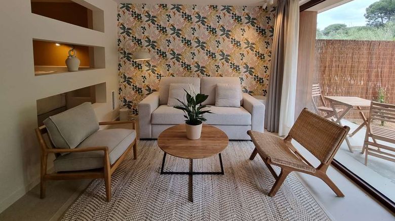 <b>Mas del Sol Hotel Room</b>. Images powered by <a href="https://iceportal.shijigroup.com/" title="IcePortal" target="_blank">IcePortal</a>.