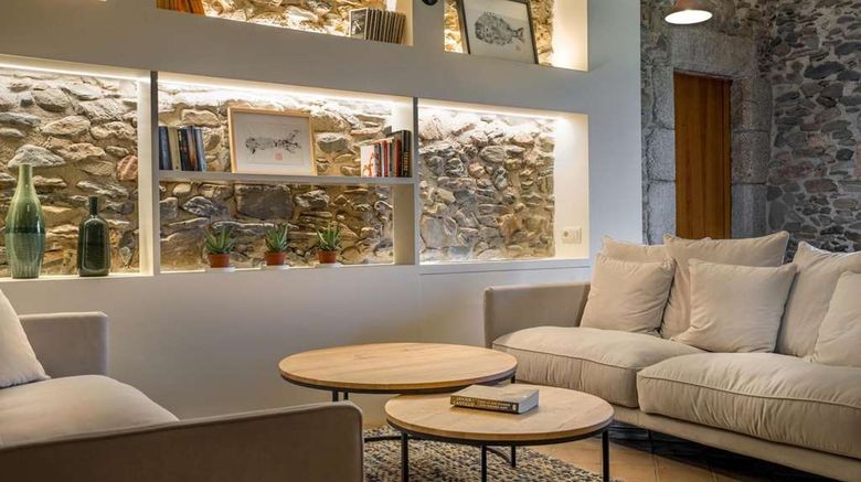 <b>Mas del Sol Hotel Lobby</b>. Images powered by <a href="https://iceportal.shijigroup.com/" title="IcePortal" target="_blank">IcePortal</a>.