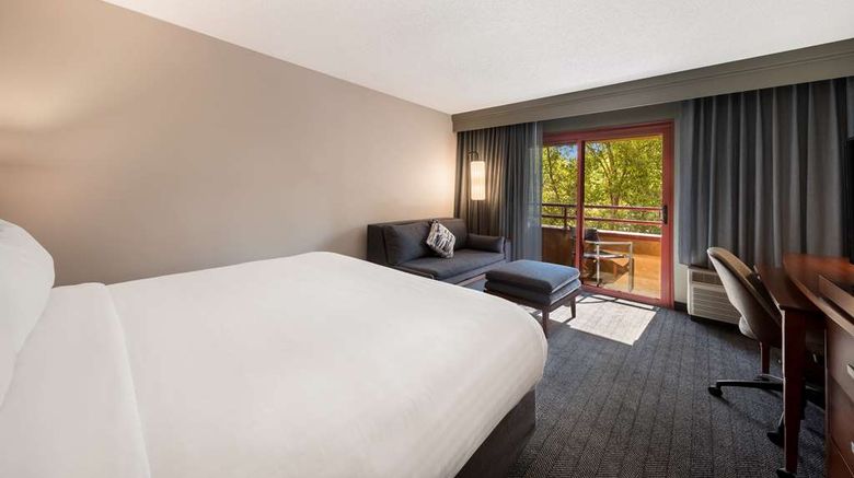 <b>Sonesta Select San Jose Airport Room</b>. Images powered by <a href="https://iceportal.shijigroup.com/" title="IcePortal" target="_blank">IcePortal</a>.