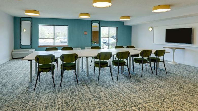 <b>Sonesta Select Scottsdale at Mayo Clinic Meeting</b>. Images powered by <a href="https://iceportal.shijigroup.com/" title="IcePortal" target="_blank">IcePortal</a>.