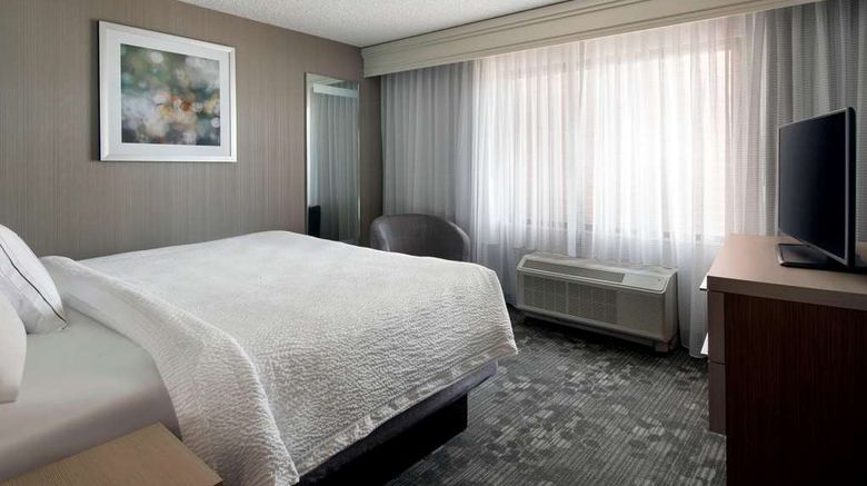 <b>Sonesta Select Tempe Downtown Suite</b>. Images powered by <a href="https://iceportal.shijigroup.com/" title="IcePortal" target="_blank">IcePortal</a>.