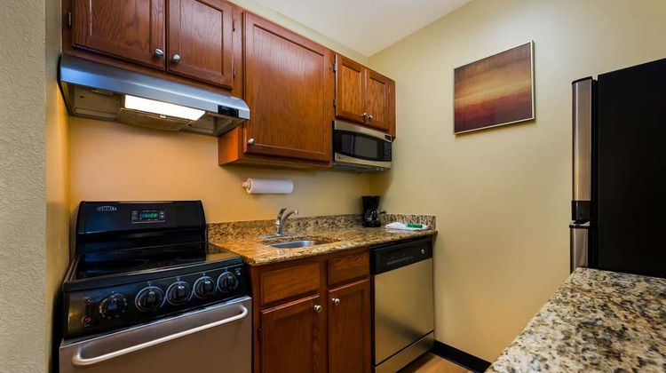 Sonesta Simply Suites Detroit Novi Room