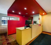 Sonesta Simply Suites Detroit Novi Lobby