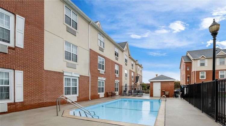 Sonesta Simply Suites Detroit Novi Pool