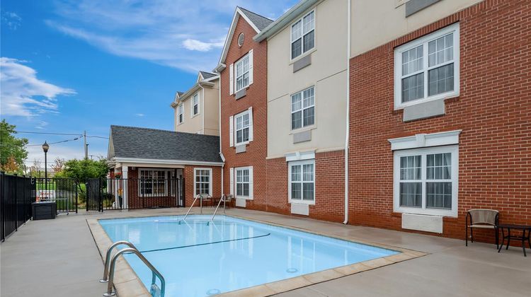 Sonesta Simply Suites Detroit Novi Pool