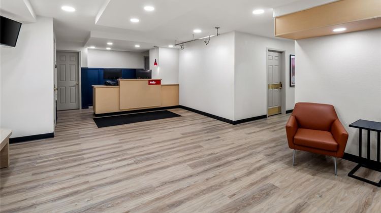 Sonesta Simply Suites Detroit Novi Lobby