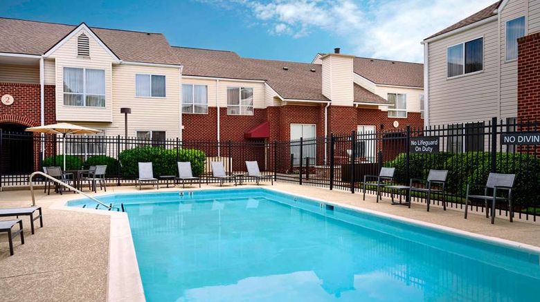 <b>Sonesta ES Suites Annapolis Pool</b>. Images powered by <a href="https://iceportal.shijigroup.com/" title="IcePortal" target="_blank">IcePortal</a>.
