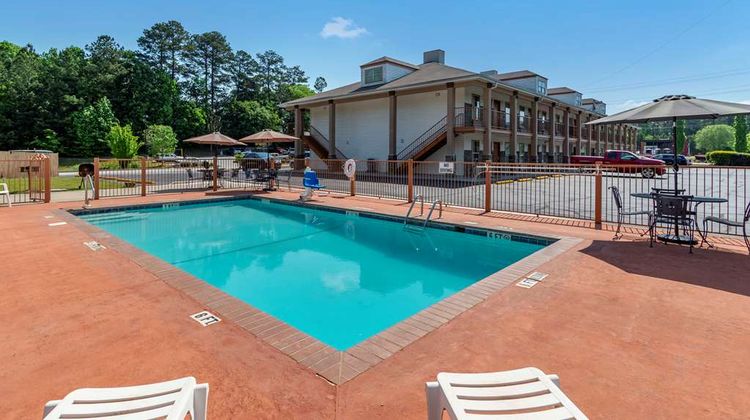 Quality Inn Pool