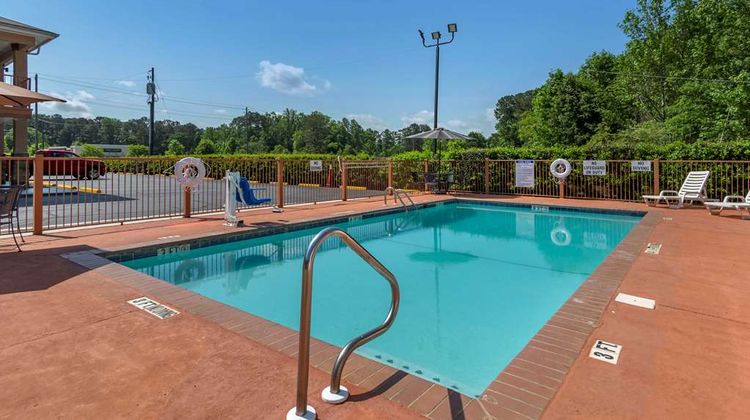 Quality Inn Pool