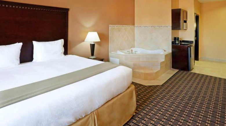 <b>Comfort Inn & Suites Suite</b>. Images powered by <a href="https://iceportal.shijigroup.com/" title="IcePortal" target="_blank">IcePortal</a>.