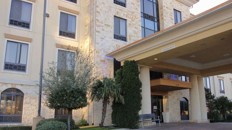 <b>Comfort Inn & Suites Exterior</b>. Images powered by <a href="https://iceportal.shijigroup.com/" title="IcePortal" target="_blank">IcePortal</a>.