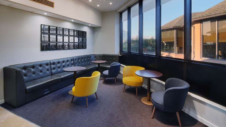 <b>DoubleTree by Hilton Manchester Airport Lobby</b>. Images powered by <a href="https://iceportal.shijigroup.com/" title="IcePortal" target="_blank">IcePortal</a>.