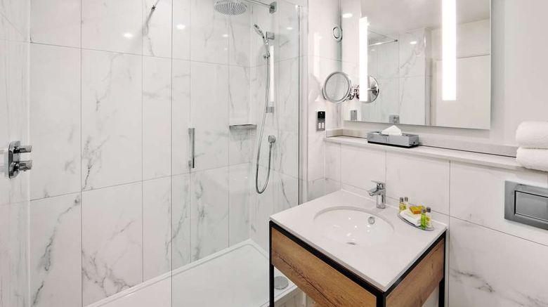 <b>DoubleTree by Hilton Manchester Airport Room</b>. Images powered by <a href="https://iceportal.shijigroup.com/" title="IcePortal" target="_blank">IcePortal</a>.