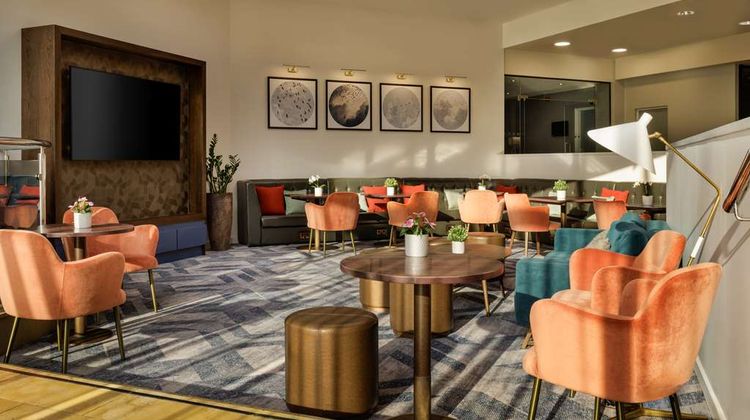 DoubleTree by Hilton Manchester Airport Lobby